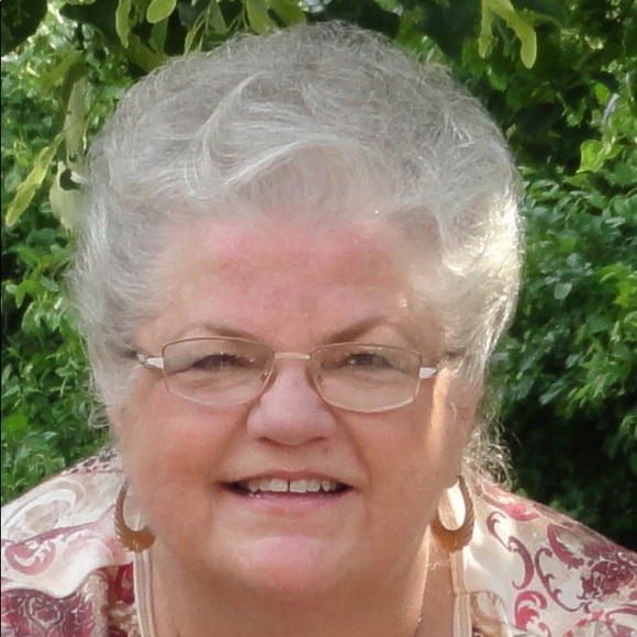 Meet your Posher, Carol - Picture 1 of 2